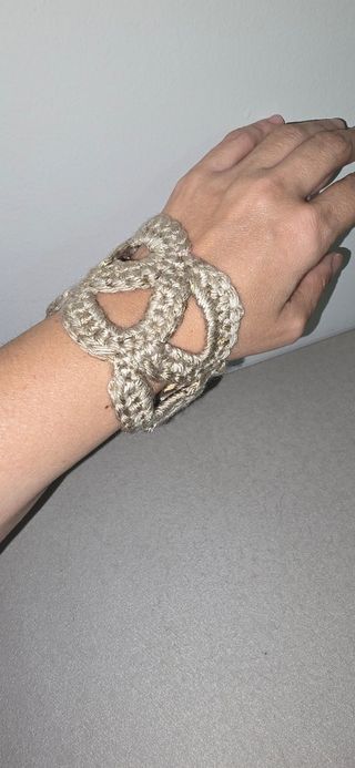 Bracciale uncinetto fatto a mano beige oro