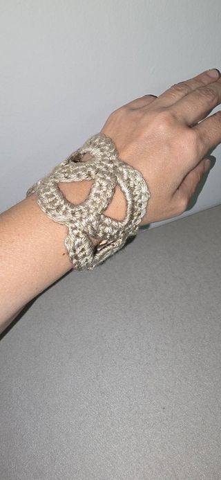 Bracciale uncinetto fatto a mano beige oro