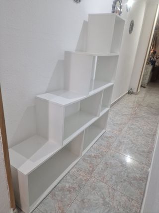 Estantería blanca de madera