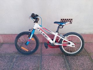 Bicicleta Infantil CUBE 16 Roja y Azul