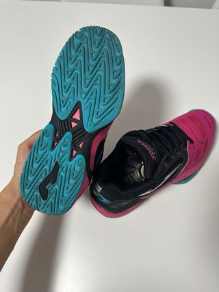 Zapatillas pádel Joma negras y rosas