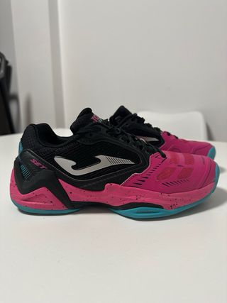 Zapatillas pádel Joma negras y rosas