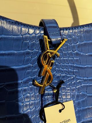Bolso YSL azul piel efecto cocodrilo. precioso. 