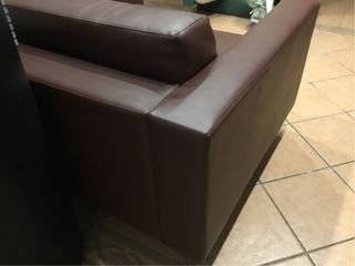 Sillón de piel marrón