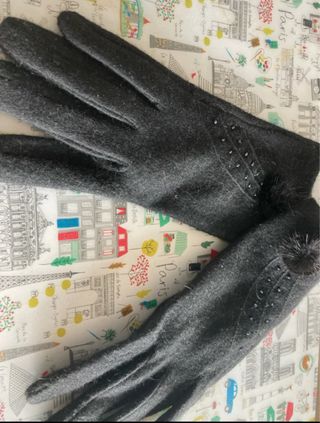 Guantes de lana con adornos