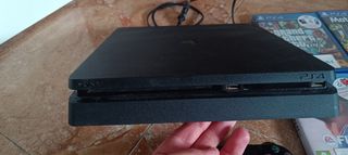 PS4 (PlayStation 4) + 4 Juegos