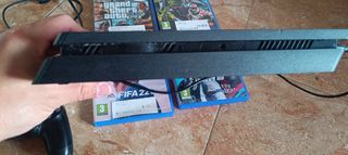 PS4 (PlayStation 4) + 4 Juegos