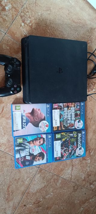 PS4 (PlayStation 4) + 4 Juegos