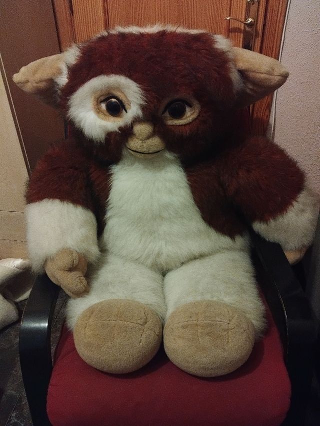 Muñeco Peluche Gremlin. Mide de alto 1.10