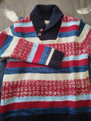 Jersey de rayas con cuello shawl.
Talla 9-10 años