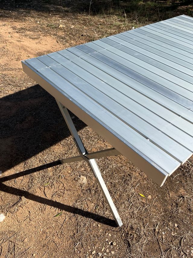 Mesa de camping plegable de metal