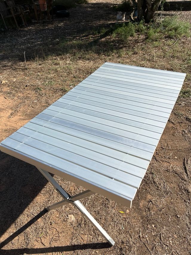 Mesa de camping plegable de metal