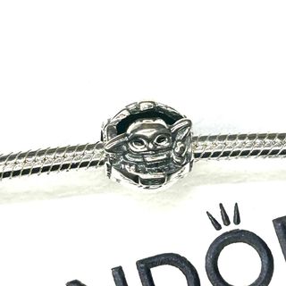 Charm Baby Yoda en Cunita Star Wars