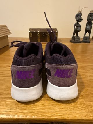 Zapatillas Nike Moradas y Blancas
