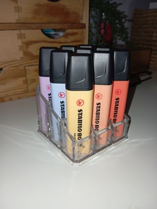 Organizador de subrayadores y/o pintalabios.
