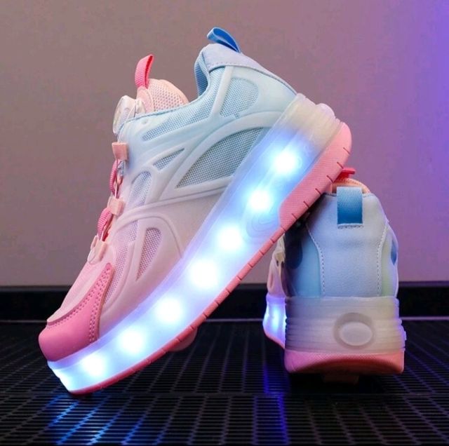 Scarpe con rotelle luminose   N' 36
