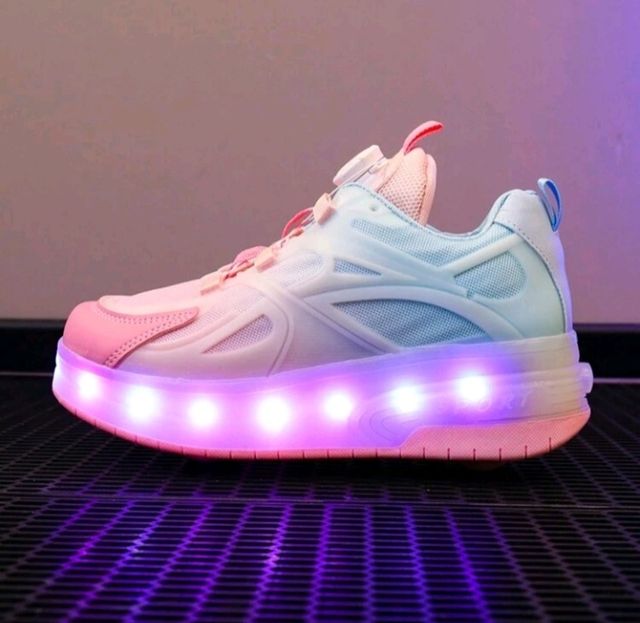 Scarpe con rotelle luminose   N' 36