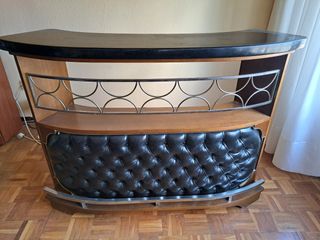 Mesa de bar con taburetes 
Mesa para recepciónpelu
