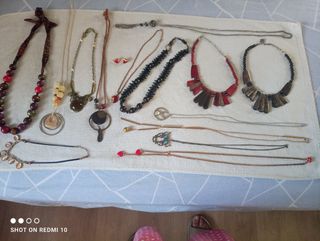 Lote de bisutería: collares y pulseras a 2 euros 