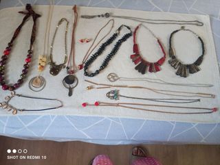 Lote de bisutería: collares y pulseras a 2 euros 