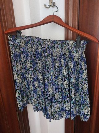 Falda pantalón floral Stradivarius