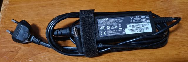 Portátil Toshiba Satellite L50-B-1LV Rojo