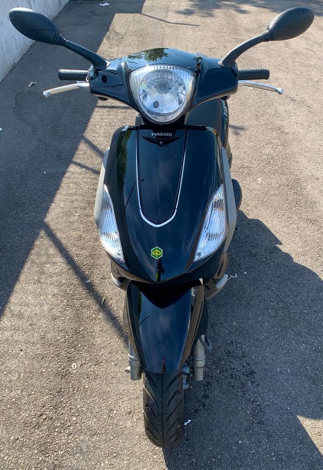 Piaggio Fly 125 Negra
