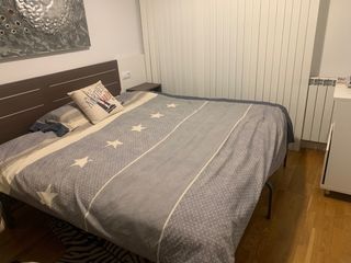 Cama de 90 cms convertible en cama de matrimonio.