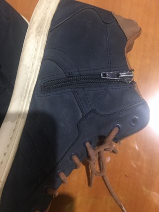 Zapatillas altas azules y marrones