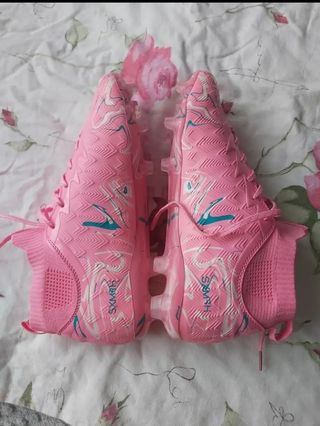 Botas de fútbol rosas nuevas 42

