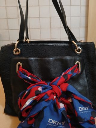 Borsa  vintage con foulard
Dkny