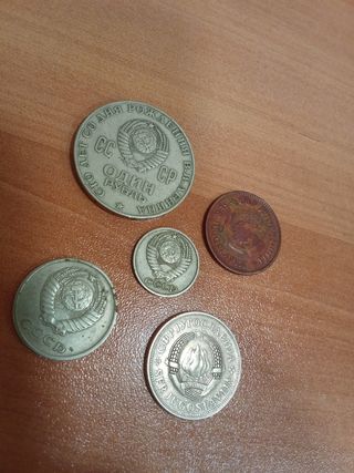 4 Monedas Yugoslavia y 1 Rublo Ruso