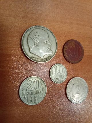 4 Monedas Yugoslavia y 1 Rublo Ruso