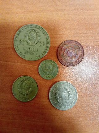 4 Monedas Yugoslavia y 1 Rublo Ruso