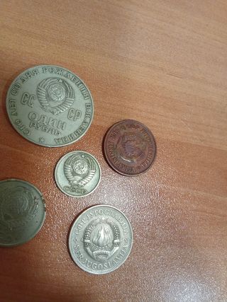 4 Monedas Yugoslavia y 1 Rublo Ruso