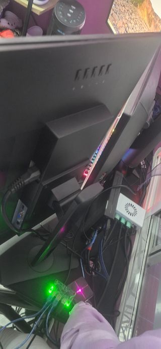 Monitor MSI 1080p 75Hz se puede usar en Vertical, 