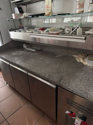 Mesa refrigeradora para pizza 3 puertas