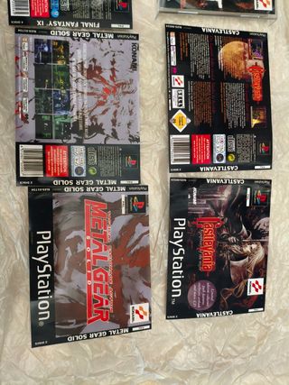 Lote de cajas, sellos y carátulas para videojuegos