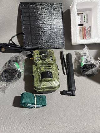 Cámara Camuflaje Solar con Carga Solar