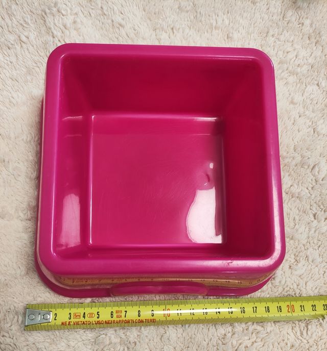 MANGIATOIA PER CANI/GATTI