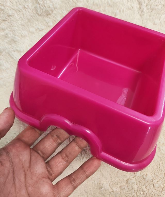 MANGIATOIA PER CANI/GATTI