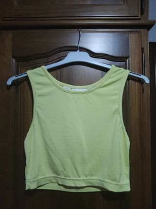 Top amarillo sin mangas