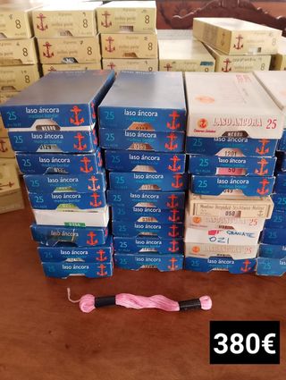 54 Cajas de Madejas de Bordar Variados