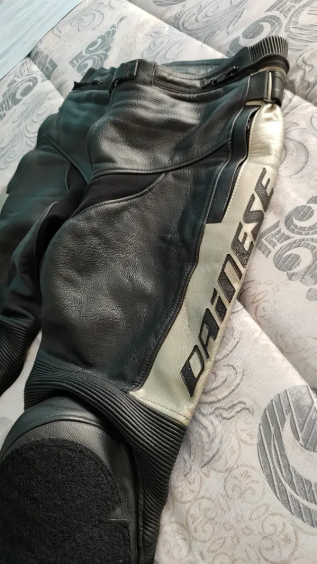 Pantaloni in pelle Dainese