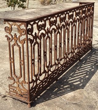 Balcón de Hierro Fundición Antiguo