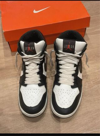 Zapatos Jordan Negros y Blancos