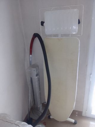 Mesa de planchar con soporte para plancha