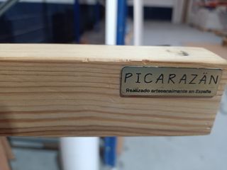 Cama infantil de madera.