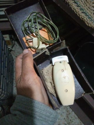 Antigua máquina de afeitar Belcut