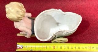 DELICADA FIGURA ANTIGUA DE QUERUBÍN CON CARRO